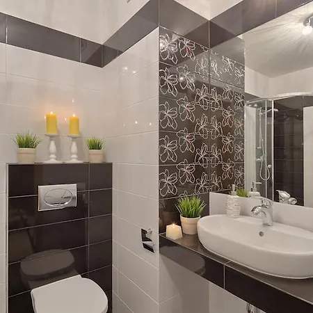 Apartmanhotel Ochota 3*